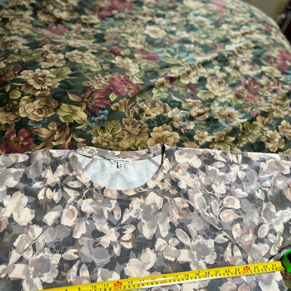 Zac & Rachel brand plus-size blouse top, with a floral print and 3/4 sleeves - Picture 8 of 12